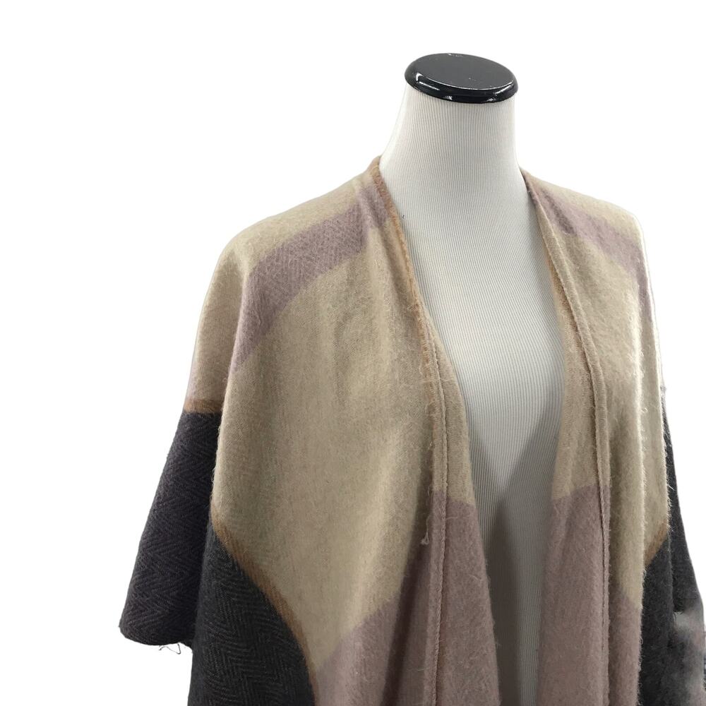 Woolrich Raegan Plaid Cozy Blanket Wrap - Picture 5 of 9